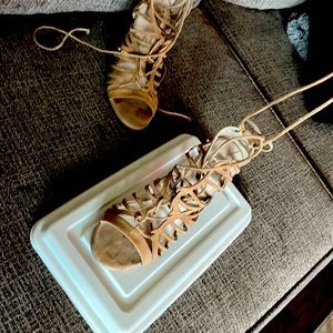 Suede strapped heels. What you see is what you get. Sexy shoes 🤭